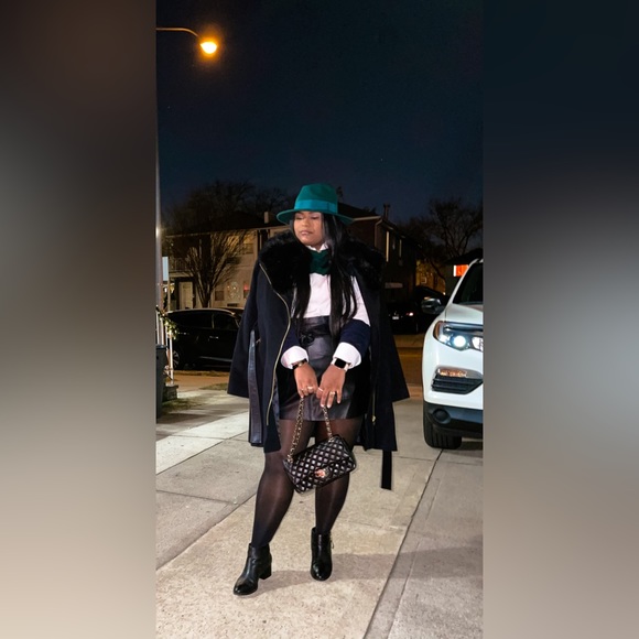 Welcome to our closet - Picture 2 of 11